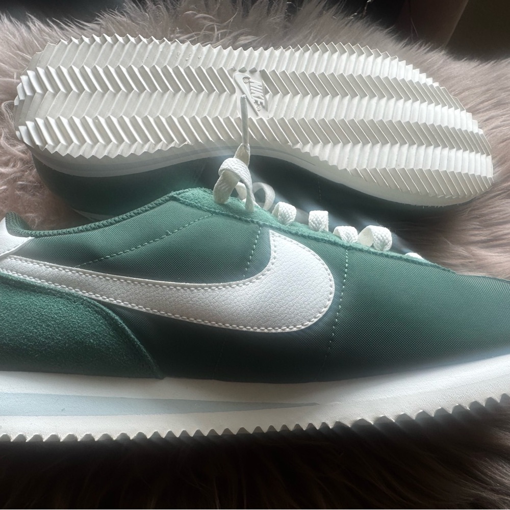 Nike Women’s Green Sneakers